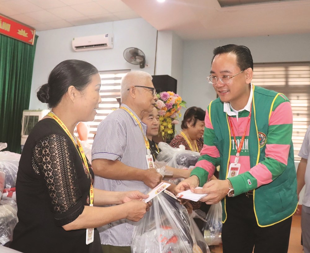 Trên những con đường của lòng nhân ái - ảnh 1