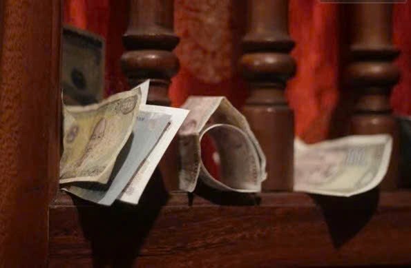 Đốt vàng mã, rải tiền lẻ ở nơi thờ tự: Khi tín ngưỡng bị “lệch chuẩn” - ảnh 1