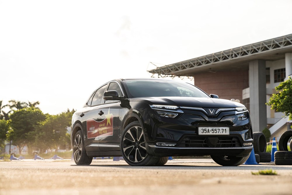 Cơ hội cuối thử vận may trúng xe máy điện khi mua VinFast VF 8 - ảnh 1