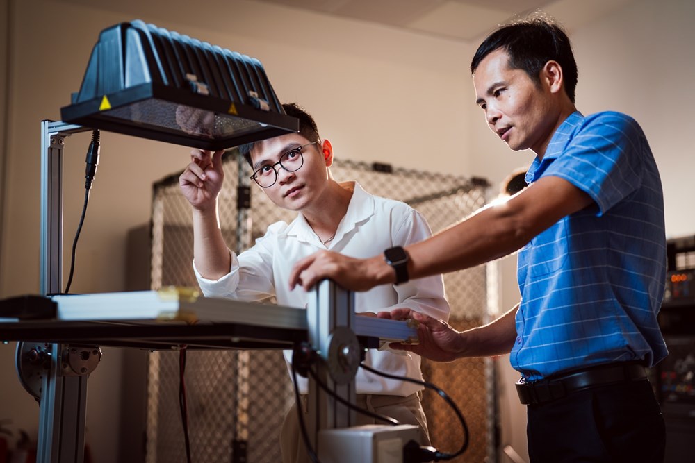 Startup từ phòng lab VinUni phát triển “bộ não” điều phối mạng lưới sạc xe điện - ảnh 2