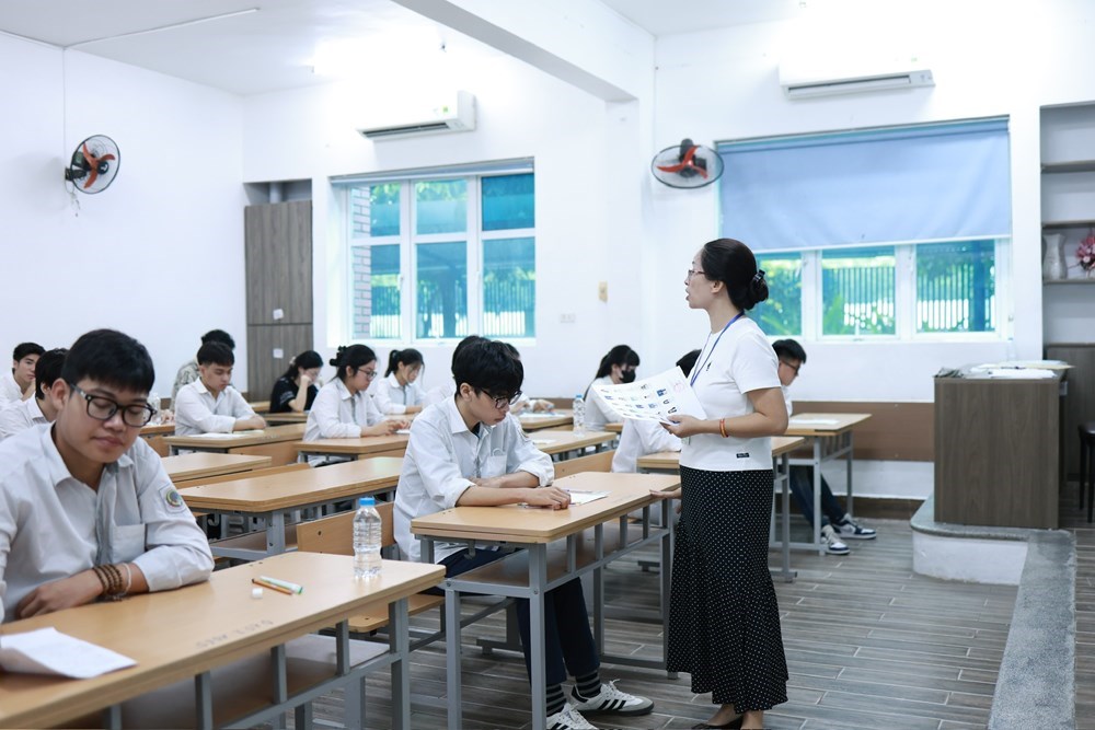 Học sinh Hà Nội “tổng diễn tập” trước kỳ thi tốt nghiệp THPT, có sự phân hóa rõ - ảnh 1