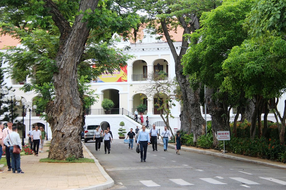 Một “làng Nga” rất gần giữa lòng phố biển - ảnh 4