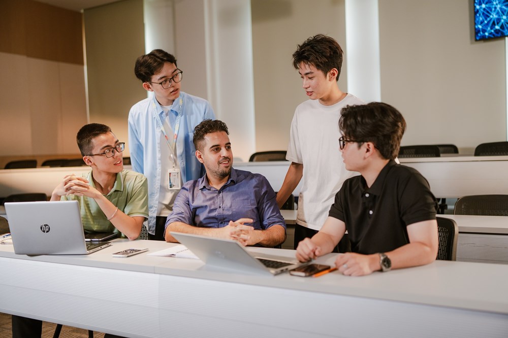 Vingroup khai giảng khoá đầu tiên chương trình đào tạo 20.000 nhân tài AI thực chiến - ảnh 5