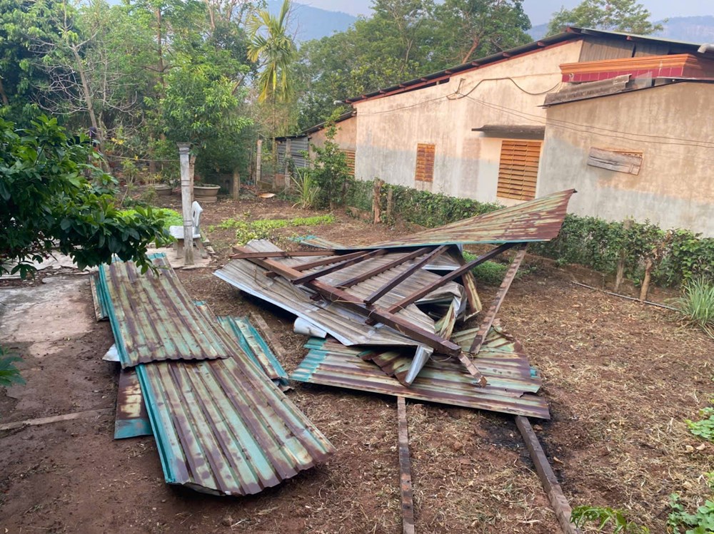 Quảng Trị: Giông lốc gây thiệt hại nặng cho người dân - ảnh 3