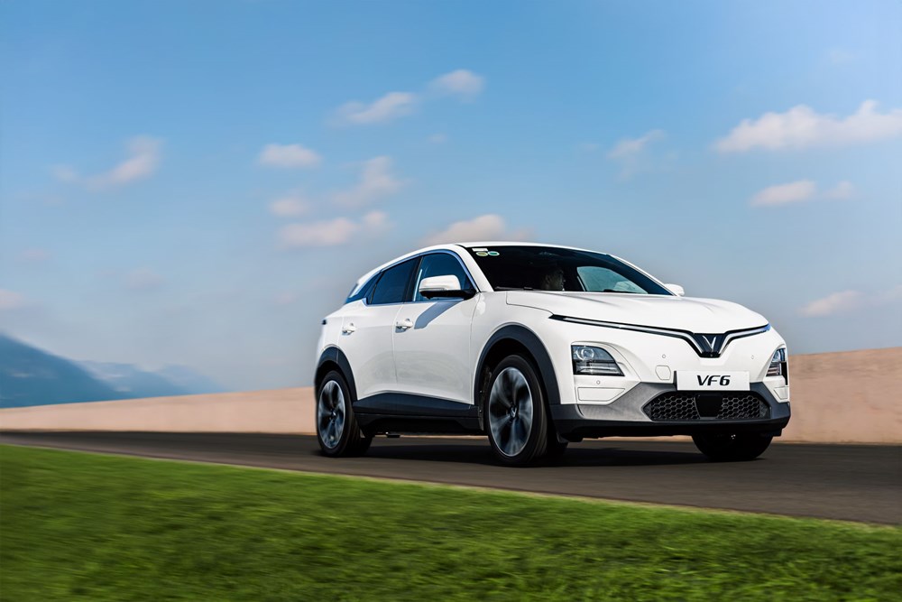 Khách hàng sở hữu VinFast VF 6: “Quyết định chuyển sang xe điện là bước đi sáng suốt” - ảnh 1