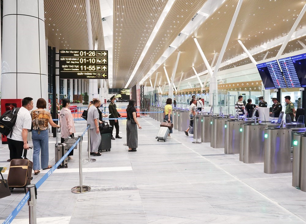 Giá vé máy bay nội địa tăng 15-20%, một số chuyến bị cắt giảm - ảnh 1