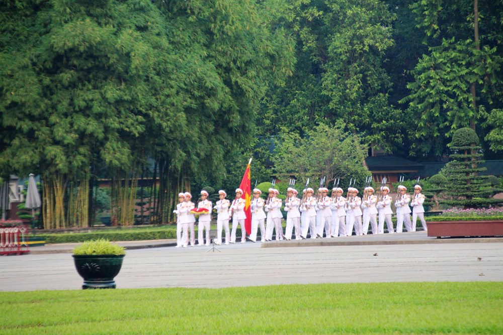 Ngày ngày dòng người đi trong thương nhớ - ảnh 2