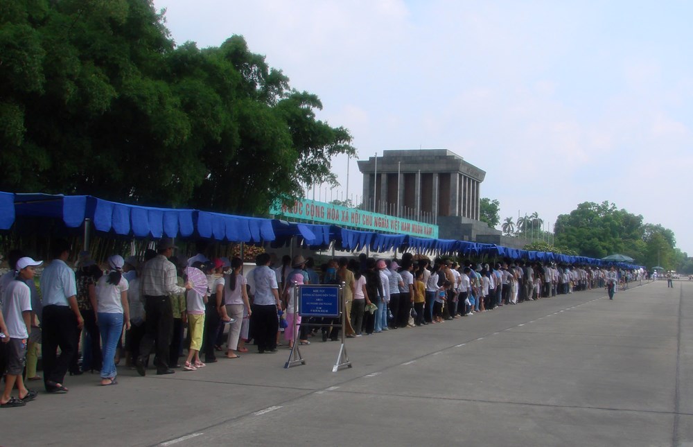 Ngày ngày dòng người đi trong thương nhớ - ảnh 4