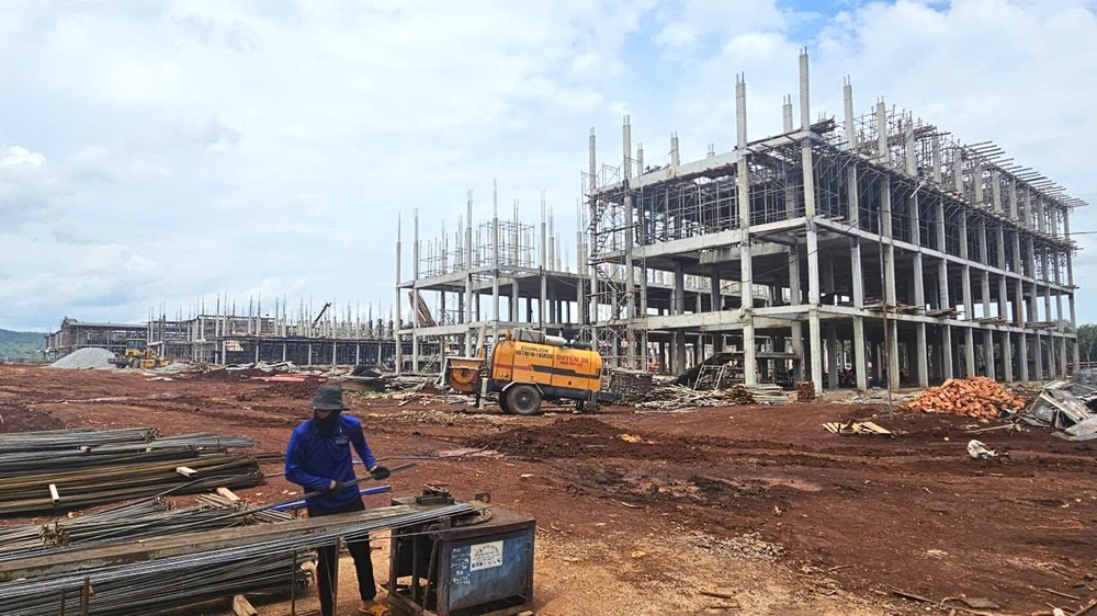 “Chia lửa” trên công trường xây dựng trường nội trú vùng biên - ảnh 2
