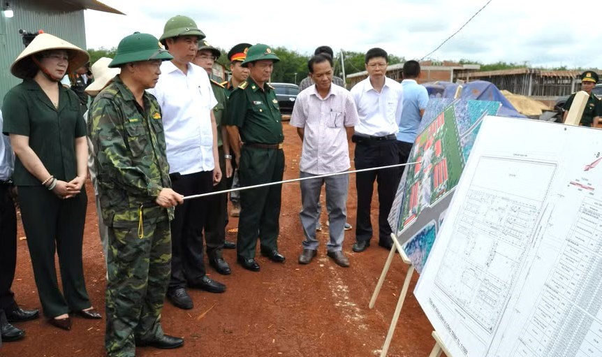 “Chia lửa” trên công trường xây dựng trường nội trú vùng biên - ảnh 1