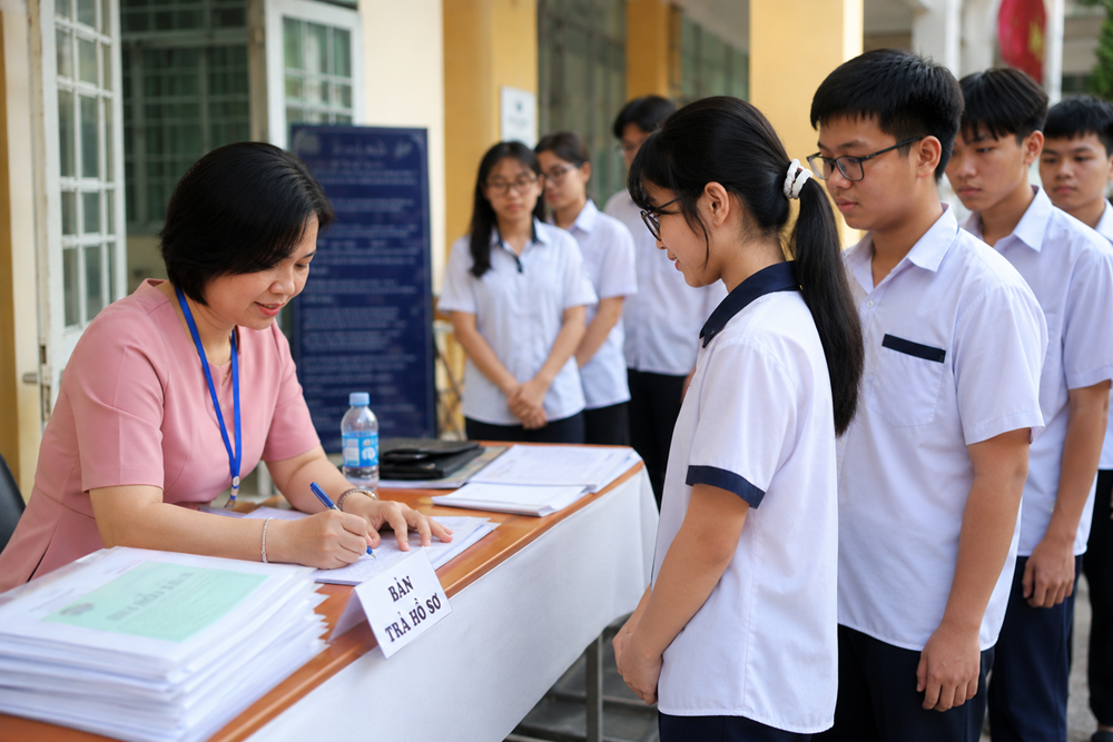 Trúng tuyển lớp 10 công lập Hà Nội, đừng quên bước quan trọng từ ngày 25-27.6 - ảnh 1