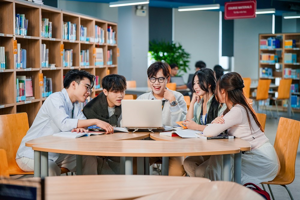 Bộ GD&ĐT dự kiến 6 tiêu chuẩn đại học: Sinh viên được lợi gì? - ảnh 1