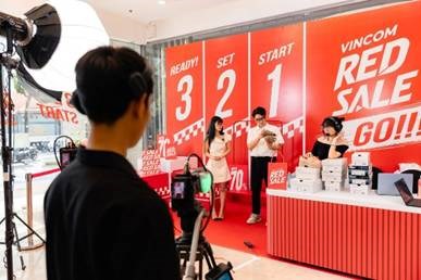  Vincom Red Sale 2026 khởi động “đường đua” mua sắm lớn với loạt ưu đãi tới 70% - ảnh 10