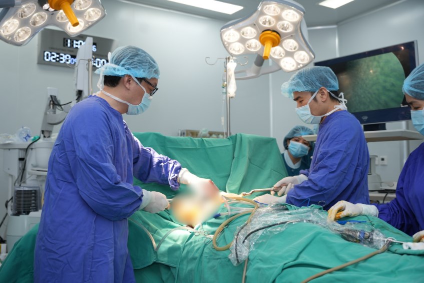 Vinmec Hải Phòng “hồi sinh” lồng ngực bị lõm cho cậu bé 13 tuổi bằng ca phẫu thuật tạo hình phức tạp  - ảnh 1