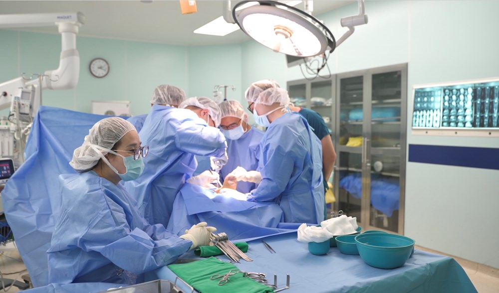 Vinmec “hồi sinh” đôi chân cho chàng trai 23 tuổi nhờ xương sên in 3D độc bản - ảnh 2