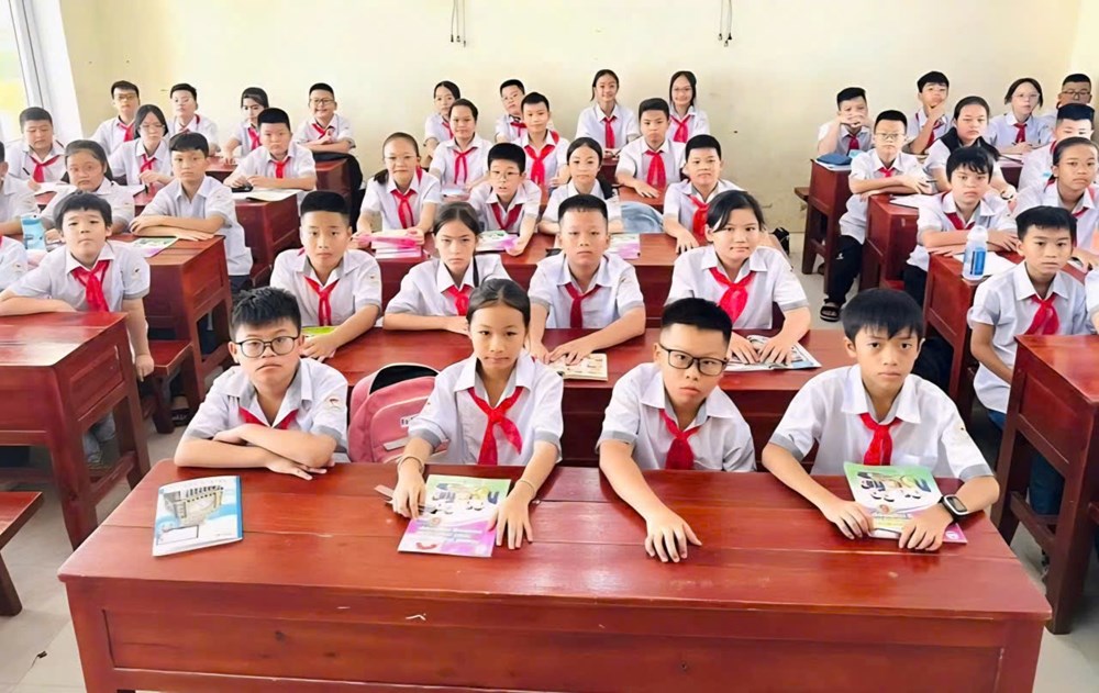 Đã đến lúc thống nhất đồng phục học sinh cả nước để giảm chi phí? - ảnh 1