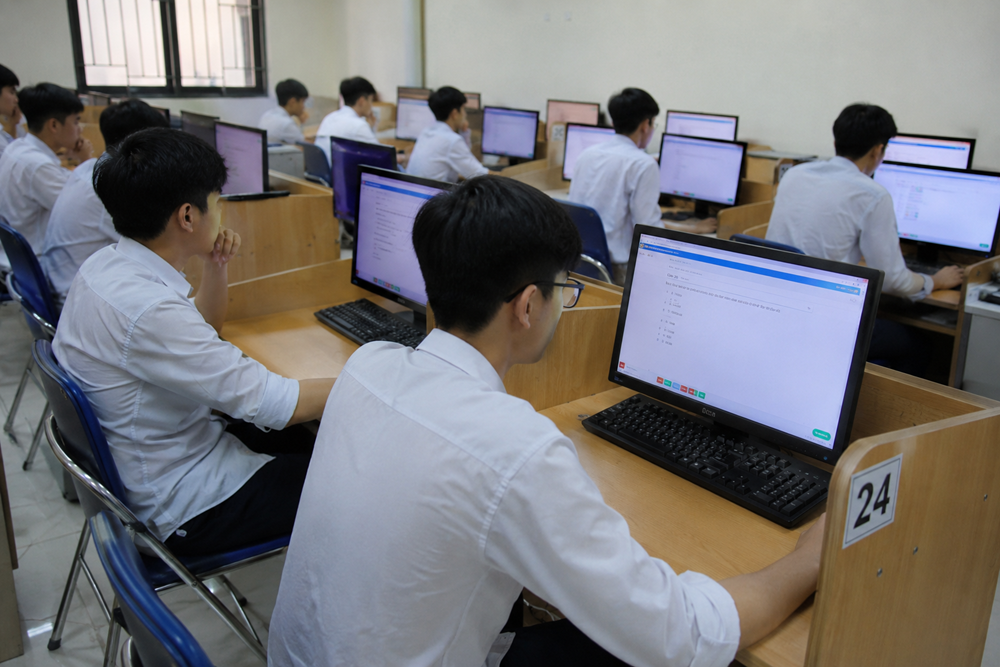 Đề xuất học sinh làm bài kiểm tra trên máy tính: Nếu lỗi máy, xử lý ra sao? - ảnh 1