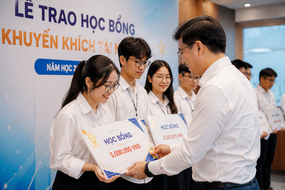 Năm học mới, hàng chục nghìn sinh viên có thể nhận học bổng - ảnh 1