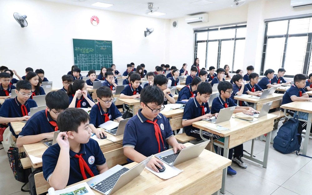 Trường công đầu tiên học theo mô hình 1 học sinh - 1 laptop vận hành thế nào? - ảnh 1