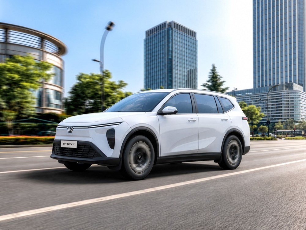 VF MPV 7 biến khoang xe 7 chỗ thành không gian công nghệ cho cả gia đình - ảnh 1