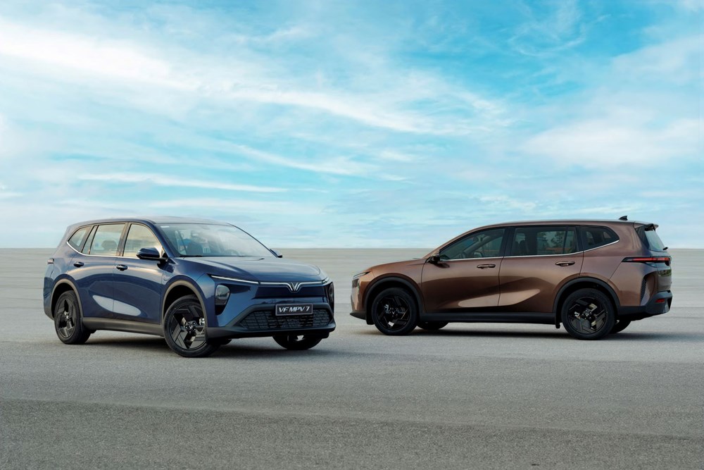 VF MPV 7 biến khoang xe 7 chỗ thành không gian công nghệ cho cả gia đình - ảnh 2