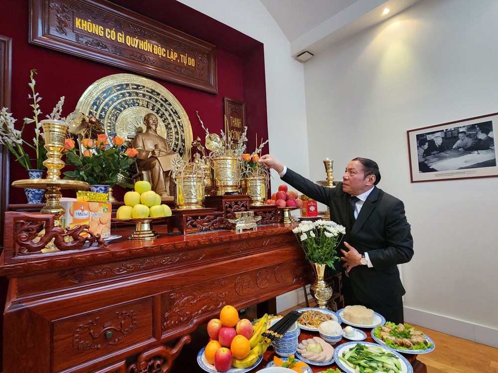 Xúc động Lễ viếng Tổng Bí thư Nguyễn Phú Trọng tại Pháp - ảnh 1
