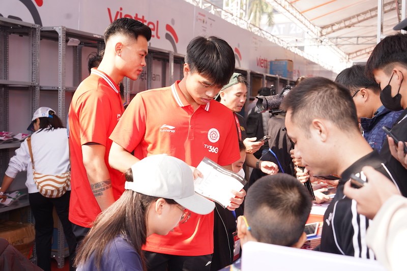 10.000 VĐV tạo không khí sôi động trước thềm Giải chạy Viettel Marathon 2024 - ảnh 2