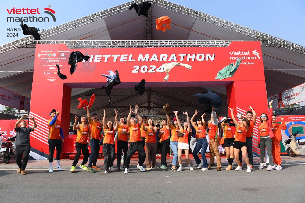 10.000 VĐV tạo không khí sôi động trước thềm Giải chạy Viettel Marathon 2024 - ảnh 1