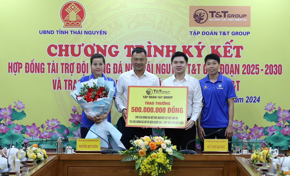 Tập đoàn T&T Group thưởng 560 triệu đồng cho CLB bóng đá nữ Thái Nguyên T&T - ảnh 1