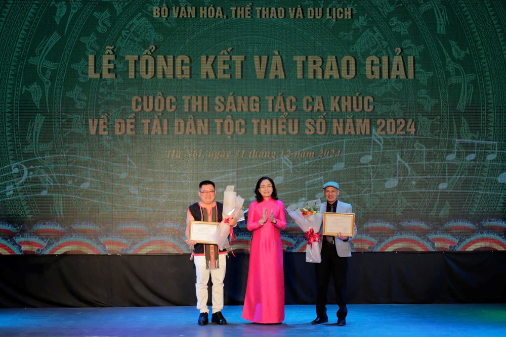 17 tác phẩm được trao giải tại Cuộc thi sáng tác ca khúc về đề tài dân tộc thiểu số năm 2024 - ảnh 2