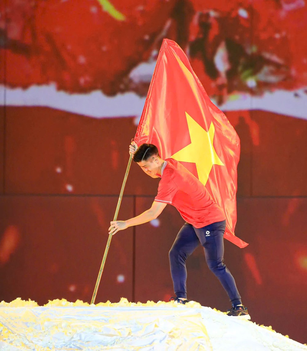 Duy Mạnh, Hai Long tái hiện những khoảnh khắc lịch sử trên sân Mỹ Đình - ảnh 2