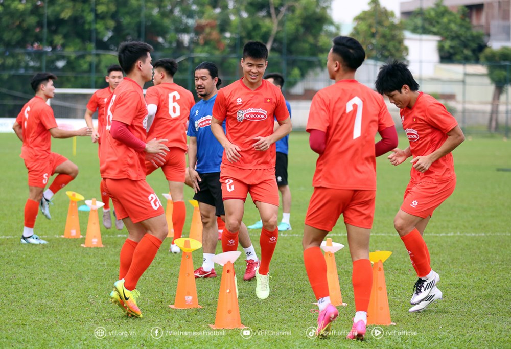 Phó Chủ tịch VFF Trần Anh Tú thăm, động viên đội tuyển Việt Nam - ảnh 2