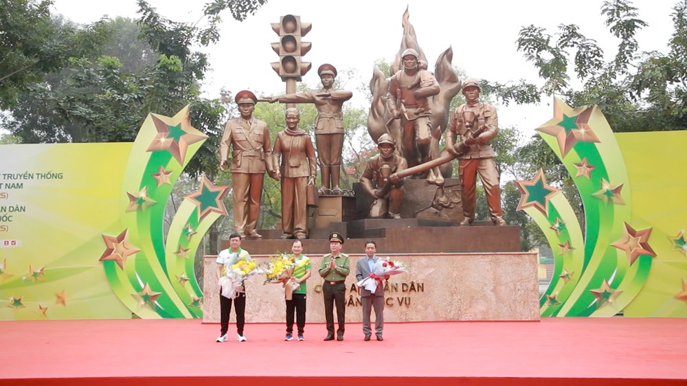 Sôi động Ngày chạy Olympic – Vì an ninh tổ quốc - ảnh 2