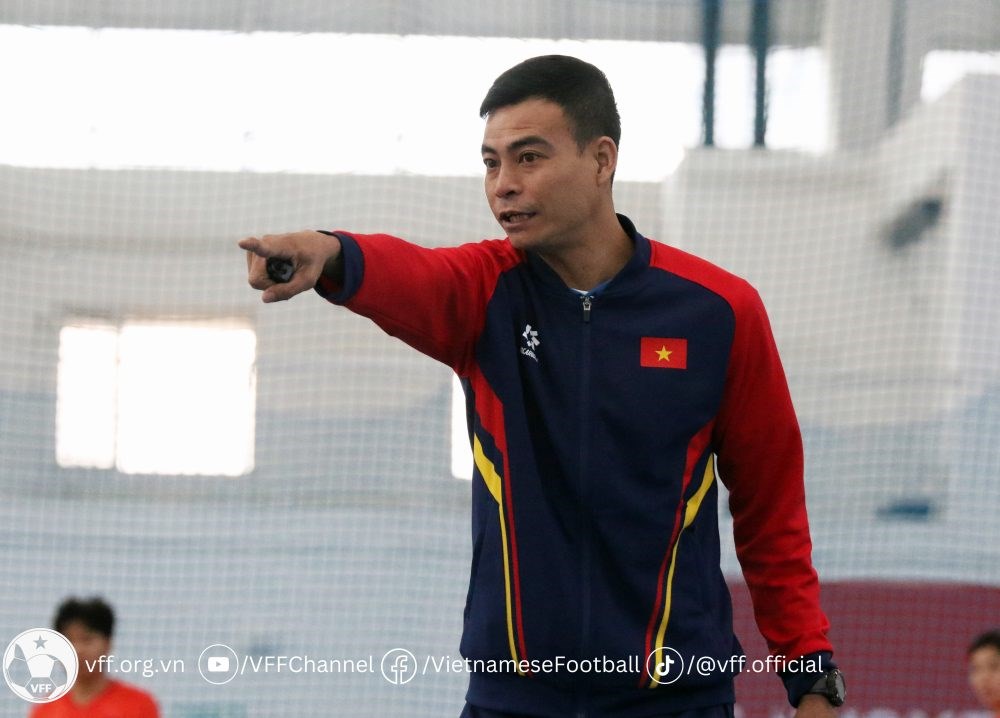 Đội tuyển futsal nữ Việt Nam tập buổi đầu tiên tại Trung Quốc - ảnh 1