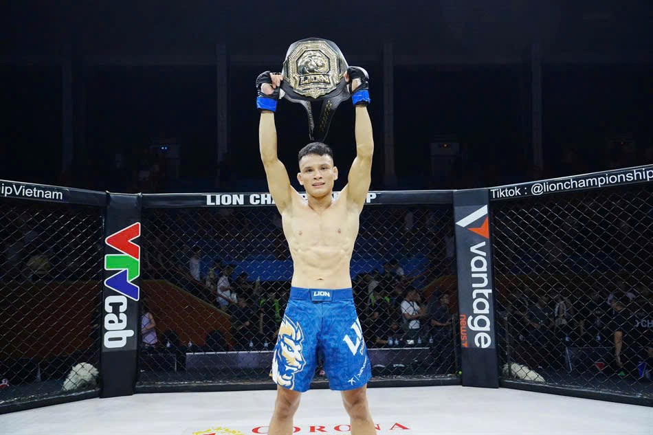 Lê Văn Tuần giành đai vô địch hạng cân 56kg tại LION Championship 23 - ảnh 1
