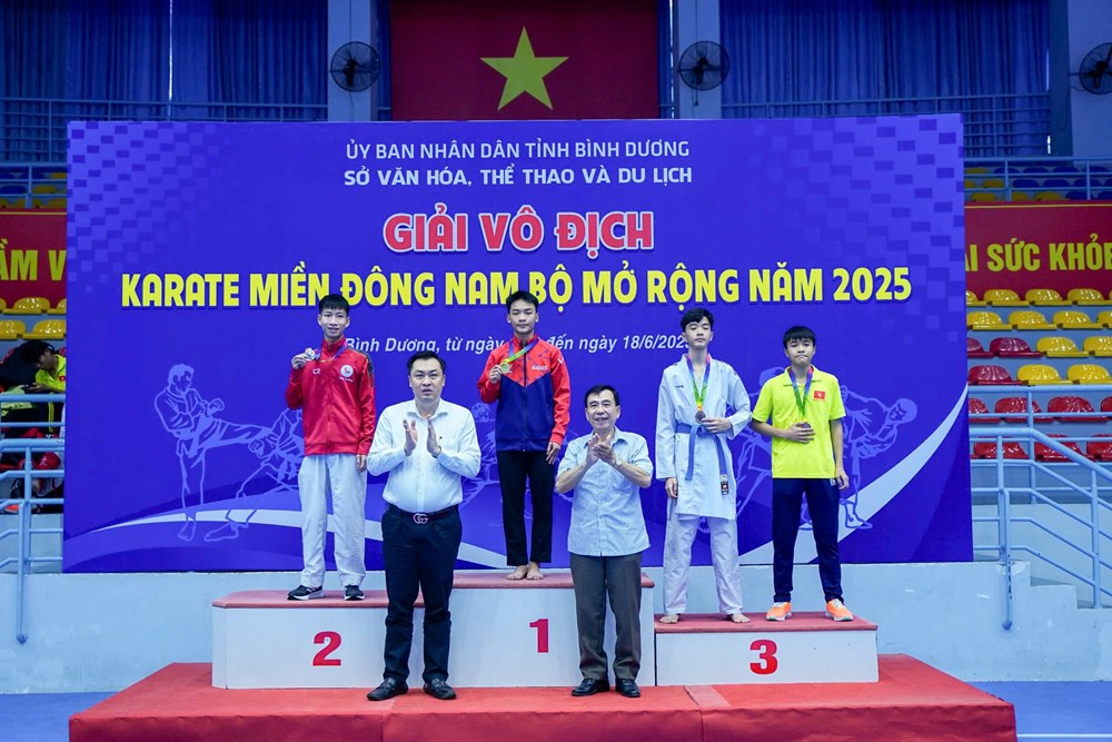 Bình Dương khai mạc giải vô địch Karate miền Đông Nam Bộ mở rộng năm 2025 - ảnh 3