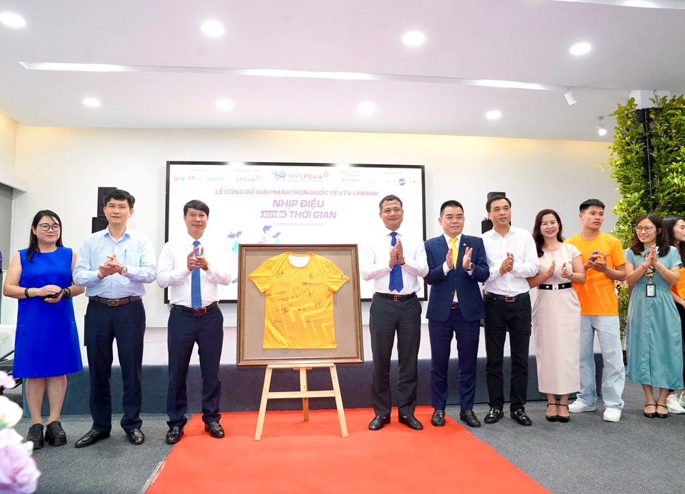 Khởi động giải Marathon Quốc tế VTV LP Bank – Nhịp điệu xuyên thời gian 2025 - ảnh 3