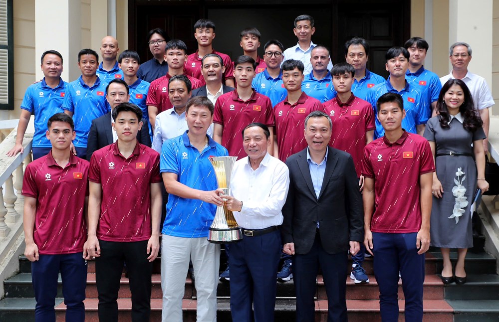 Bộ trưởng Nguyễn Văn Hùng chúc mừng đội tuyển U23 Việt Nam vô địch U23 Đông Nam Á - ảnh 9