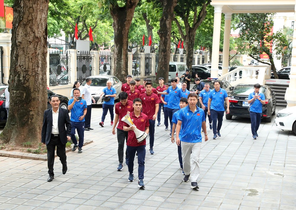 Bộ trưởng Nguyễn Văn Hùng chúc mừng đội tuyển U23 Việt Nam vô địch U23 Đông Nam Á - ảnh 1