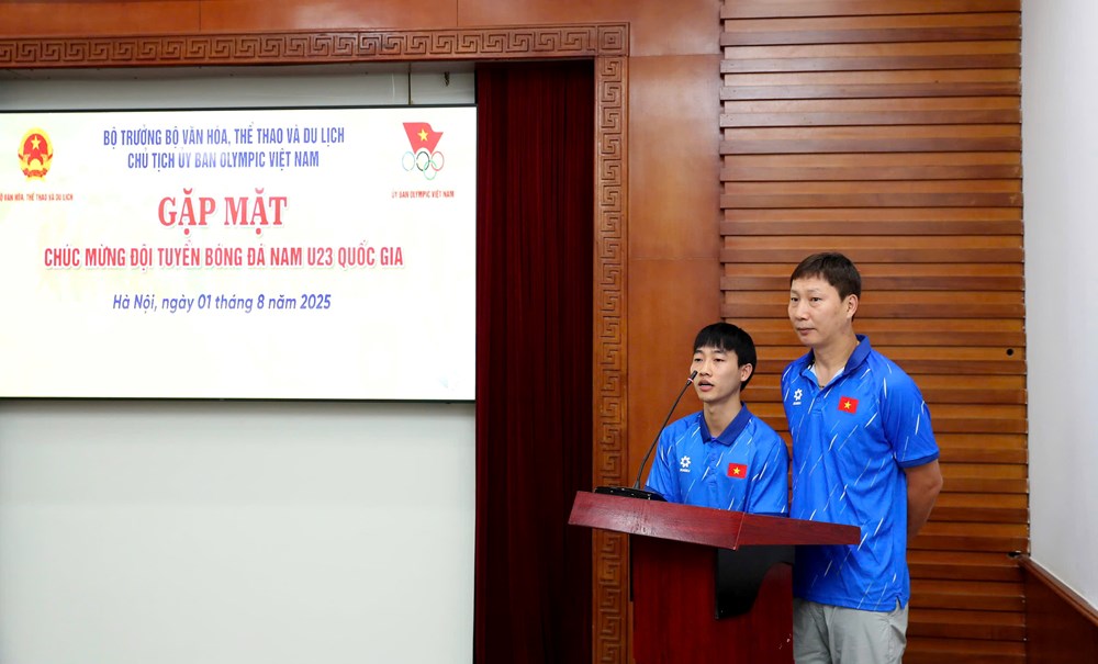 Bộ trưởng Nguyễn Văn Hùng chúc mừng đội tuyển U23 Việt Nam vô địch U23 Đông Nam Á - ảnh 3