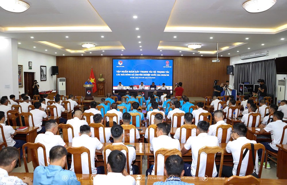 Khai mạc chương trình tập huấn giám sát, trọng tài các giải BĐCNQG 2025/26 - ảnh 1