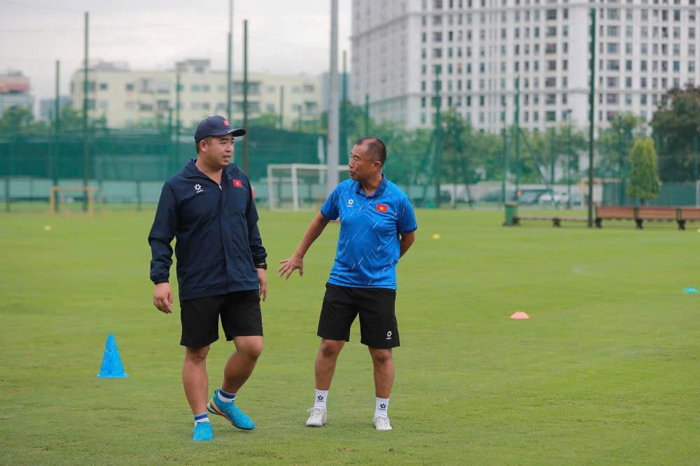 HLV Okiyama Masahiko cùng U16 nữ Việt Nam tập trung chuẩn bị cho giải U16 Đông Nam Á 2026 - ảnh 1
