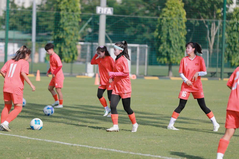 HLV Okiyama Masahiko cùng U16 nữ Việt Nam tập trung chuẩn bị cho giải U16 Đông Nam Á 2026 - ảnh 2
