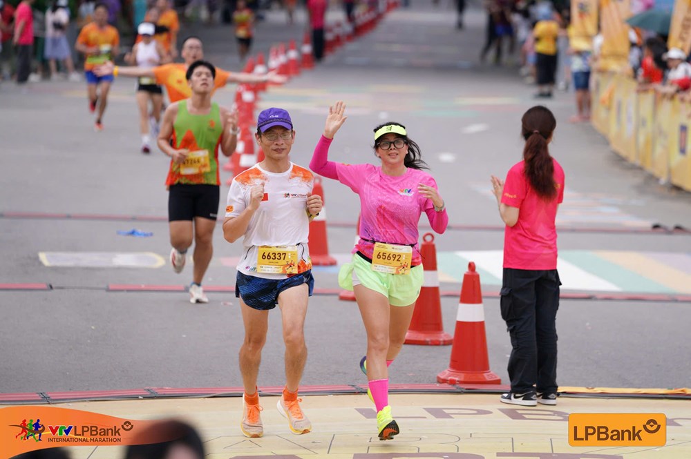 Hơn 7.000 vận động viên tham gia Giải Marathon Quốc tế VTV LPBank 2025 - ảnh 3