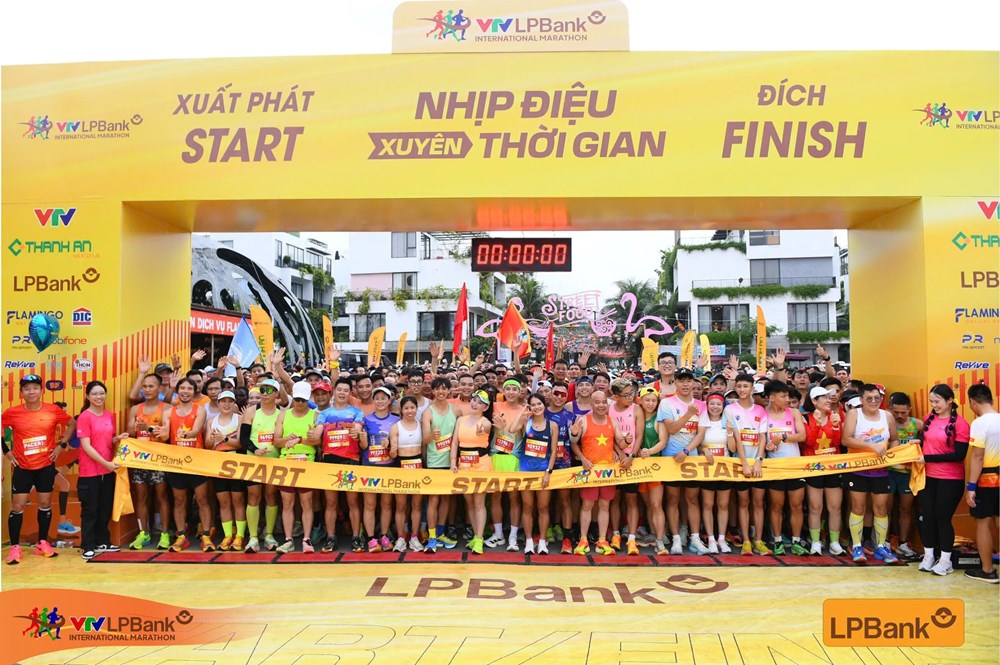 Hơn 7.000 vận động viên tham gia Giải Marathon Quốc tế VTV LPBank 2025 - ảnh 4