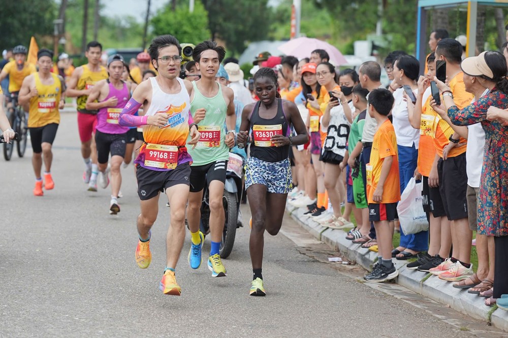 Hơn 7.000 vận động viên tham gia Giải Marathon Quốc tế VTV LPBank 2025 - ảnh 1