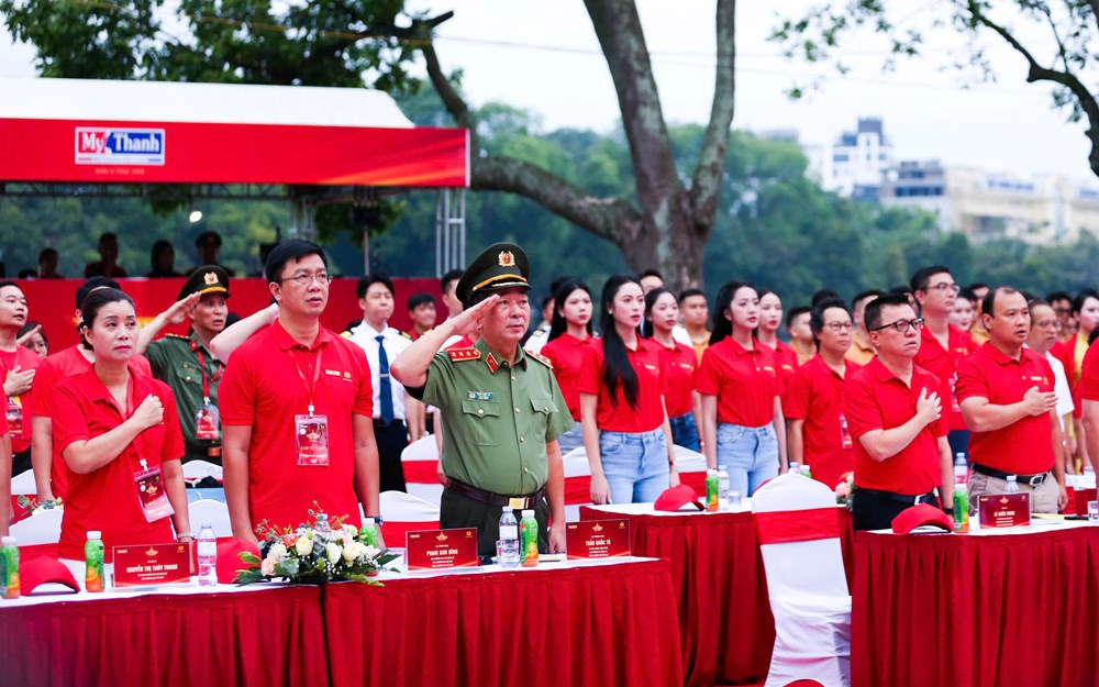 Hơn 1 triệu người tham gia đi bộ vì một Việt Nam hùng cường tiến vào kỷ nguyên mới - ảnh 1