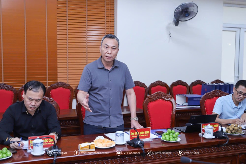 Thúc đẩy sự phát triển bền vững của bóng đá nước nhà - ảnh 1