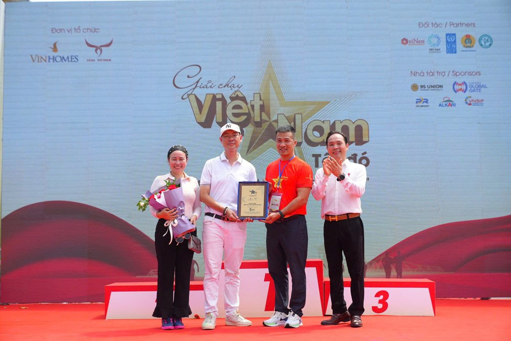 21.529 người cùng chạy vì một Việt Nam mạnh mẽ, vì một tương lai xanh - ảnh 2
