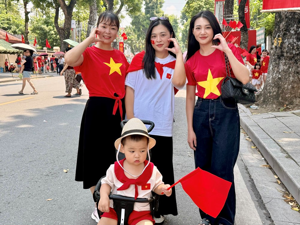Người dân hào hứng đón xem hợp luyện diễu binh, diễu hành lần 2 - ảnh 5